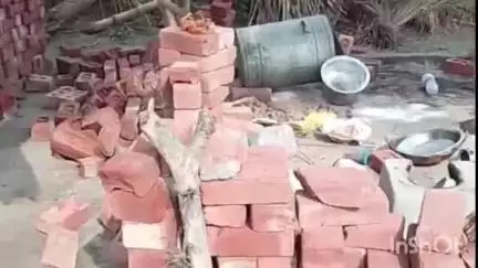 एटा: कोर्ट के आदेश के बावजूद नामजद आरोपियों पर पीड़ित ने दीवाल सहित अन्य मढ़ैया तोड़ने के लगाए आरोप