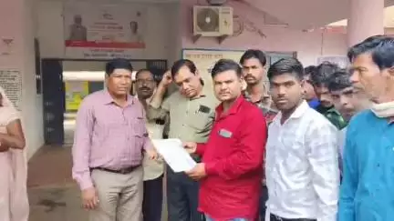 पलारी: जंगलोर मे पंचायत सचिव के स्थांतरण के बाद ग्रामीण और जनप्रतिनिधियों में भारी आक्रोश, CEO को सौपा ज्ञापन #jansamasya