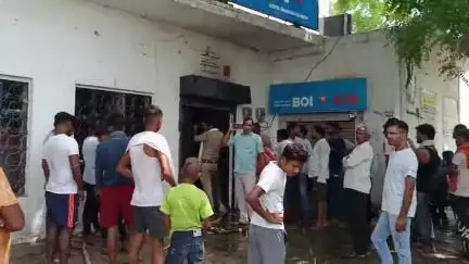 बीघापुर: बेहटा भवनी के बैंक ऑफ इंडिया में लगी आग, फायर ब्रिगेड की टीम ने पाया आग पर काबू, जानिए कैसे लगी आग