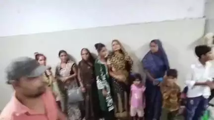 नरसिंहपुर: 4 लोगों को हत्या के मामले में झूठा फसा,भेजा जेल पीड़ित परिवार ने न्याय की मांग को लेकर कलेक्टर को दिया आवेदन#jansamasya