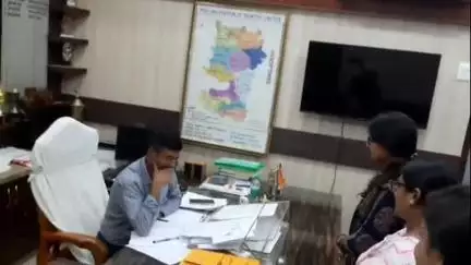 তেহট্ট ১: রাস্তা সারাইয়ের দাবিতে, তেহট্ট ১ বিডিও  দেওয়া হল ডেপুটেশন