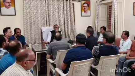 गुलाबगंज: क्षेत्र के एक दर्जन से अधिक नागरिकों ने विभिन्न समस्याओं के समाधान के लिए विधायक को दिए आवेदन