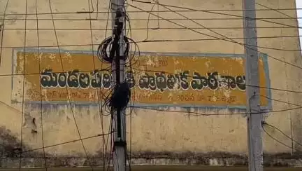 కామారెడ్డి: పట్టణంలో ప్రభుత్వ ఉపాధ్యాయుడిపై దాడి చేసిన విద్యార్థిని తండ్రి వడ్ల సాయికృష్ణ
