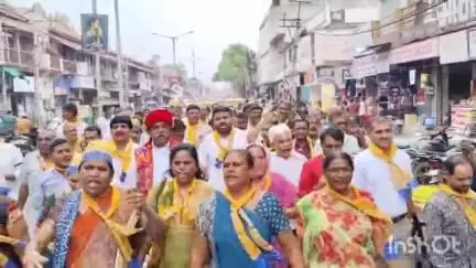 વઢવાણ: સુરેન્દ્રનગર ખાતે આપ દ્વારા રાજ હોટલ આંબેડકર ચોક થી  ટાંકી સુધી વિજય ઉત્સવ પદયાત્રા યોજવામાં આવી