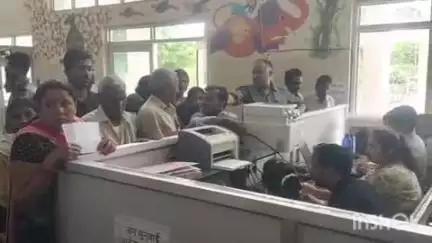 अनूपपुर: कलेक्ट्रेट के नर्मदा सभागार में जनसुनवाई का हुआ आयोजन, आवेदकों ने अपनी समस्याओं से अधिकारियों को कराया अवगत