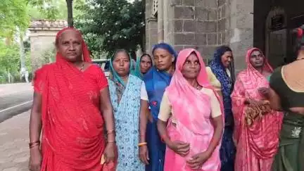 खंडवा नगर: पांचबेड़ी गांव में शराबबंदी की मांग को लेकर महिलाओं ने कलेक्टर से लगाई गुहार #jansamasya