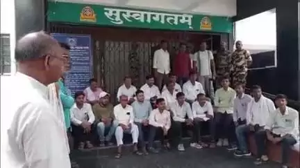 परभणी: वसंतराव नाईक मराठवाडा कृषि विद्यापीठातील प्रकल्पग्रस्तांची भरती करा, प्रकल्पग्रस्तांनी कुलगुरूंची घेतली भेट