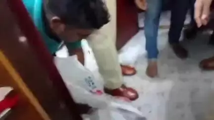 కొమరగిరిపట్నంలో నకిలీ మద్యాన్ని స్వాధీనం చేసుకున్న ఎక్సైజ్ పోలీస్‌ అధికారులు