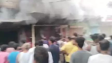 बिरसिंहपुर: बिरसिंहपुर में गल्ला मंडी चौक स्थित भारती श्रृंगार मंदिर दुकान में अज्ञात कारणों से लगी आग, वीडियो आया सामने