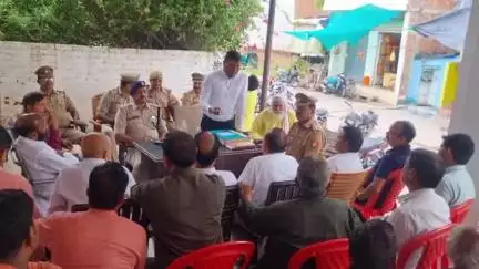 मऊरानीपुर: मोहर्रम को लेकर मऊरानीपुर थाना परिसर में SDM की अध्यक्षता में पीस कमेटी की बैठक हुई आयोजित