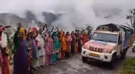 पोखरी: पैणी से श्री मठ बाघम्बरी प्रयागराज को गौदान दिया गया, सैकड़ों ग्रामीण मौजूद थे