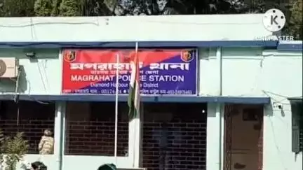 মগরাহাট ২: মগরাহাটের মাহিতলা এলাকায় পুলিশি অভিযানে অন্যতম দাগি দুষ্কৃতী ও তার দুই সাগরেদ গ্রেপ্তার উদ্ধার পাঁচটি বন্দুক