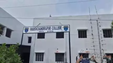 ইংরেজবাজার: প্রকৃত ঘটনা যাচাই করে দল ব্যবস্থা নিবে, হরিশ্চন্দ্রপুর কলেজ কাণ্ড নিয়ে নেতাজি মোড়ে মন্তব্য তৃণমূলের সহ-সভাপতির