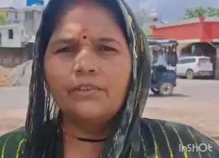 उरई: उरई की रामनगर की महिला ने व्यक्ति पर लगाया आरोप, कहा- 3 लाख रुपए न देने पर बच्चों को फर्जी मुकदमे में फंसाने की दी घमकी