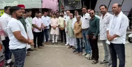 सीहोर नगर: शहर के बस स्टैंड स्थित होटल के पास भाजपा ने आपातकाल प्रदर्शनी का किया लोकार्पण