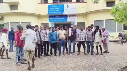 बेगुं: धामंचा  में चारागाह भूमि पर हो रहे अतिक्रमण को हटवाने की मांगकर ग्रामीणों ने एसडीएम के नाम ज्ञापन सौंपा#jansamsya
