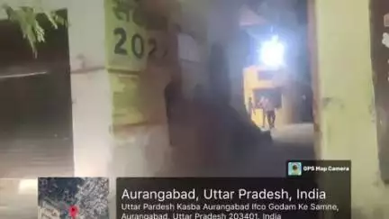 बुलंदशहर: औरंगाबाद में नगर पंचायत के आधी रात कार्यालय खुले होने की फोटो सोशल मीडिया पर हो रही है वायरल