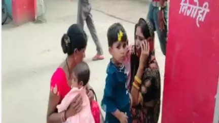 तिलहर: निगोही के पिपरिया गांव के पास ई-रिक्शा में बैठी महिला के कुंडल नोचकर बाइक सवार हुआ फरार, पुलिस कर रही जांच