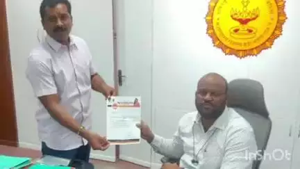 यवतमाळ: सक्तीच्या दैनिक वसुलीमुळे व्यापारी तसेच कंत्राटदारामध्ये संघर्षाची स्थिती, शिवसेना शहरप्रमुखचे मुख्याधिकाऱ्यांना निवेदन