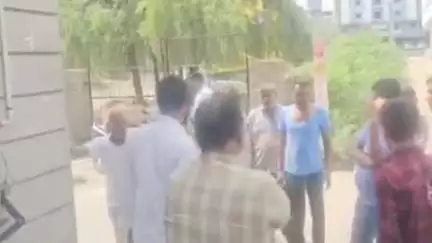 बाड़मेर: बाड़मेर शहर में स्मार्ट प्रीपेड मीटर लगाने को लेकर विद्युत विभाग के कर्मचारियों और लोगों के बीच हुआ हंगामा