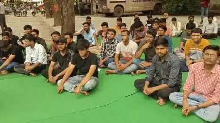 गिर्वा: RNT मेडिकल कॉलेज के हॉस्टल में डॉक्टर की मौत के विरोध में रेजिडेंट डॉक्टर्स की हड़ताल छठे दिन भी जारी
