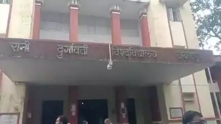 जबलपुर: रानी दुर्गावती विश्वविद्यालय में वीरांगना रानी दुर्गावती के बलिदान दिवस पर किया गया पौधारोपण