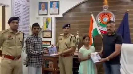 कवर्धा: कबीरधाम पुलिस ने वनांचल के 200 से अधिक बच्चों की पढ़ाई का उठाया जिम्मा, शैक्षणिक सामग्री का किया वितरण
