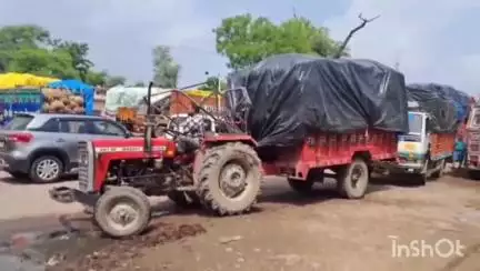 एटा: GT रोड पर जैन धर्म कांटे के पास वाहनों की भारी संख्या में आवाजाहीं चलते लग रहा है जाम हो रही परेशानी #JANSAMASYA