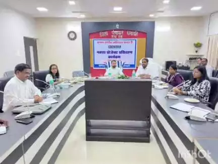 धमतरी: धमतरी जिला पंचायत में नक्शा प्रोजेक्ट के तहत लैंड रिकॉर्ड के लिए डायरेक्टर विनित नंदनवार ने दिया प्रशिक्षण