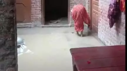 पट्टी: नगर पंचायत पट्टी के बीबीपुर वार्ड नंबर 3 में जल निकासी की कोई व्यवस्था नहीं, घर में घुसा पानी