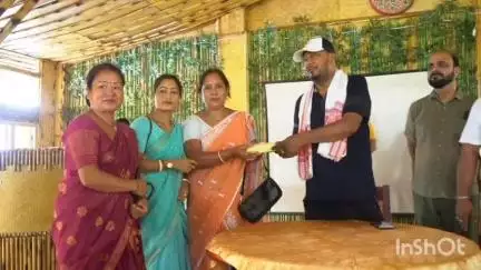 নদুৱাৰত কন্যাকা ফাৰ্মৰ প্ৰেক্ষাগৃহত অসম দৰ্শন আঁচনি সম্পৰ্কে আলোচনা বিধায়ক পদ্ম হাজৰীকাৰ