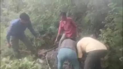 लाडपुरा: थेगड़ा अंडर पास में आया 10 फीट लंबा मगरमच्छ, वन विभाग की टीम ने किया रेस्क्यू, वीडियो सोशल मीडिया पर वायरल