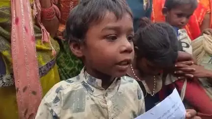 मध्यप्रदेश मे दलित आदिवासी भीख मांग कर पेट भर रहे है.. देखो साथीयो ये है भाजपा के अच्छे दिन 😭 #mp #Damoh