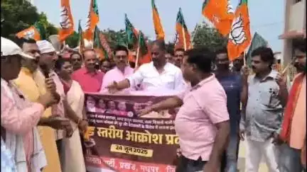 मधुपुर: भाजपा ने मधुपुर प्रखंड में भ्रष्टाचार और योजनाओं की विफलता के खिलाफ किया आक्रोश प्रदर्शन