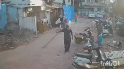 અમદાવાદ શહેર: દાણીલીમડામાં રિડેવલપમેન્ટના નામે બબાલ, સીસીટીવી આવ્યા સામે