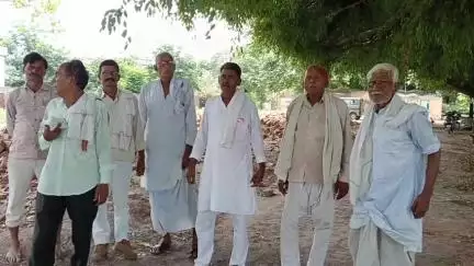 कोल: स्वर्ण जयंती नगर के केला गोदाम में संदिग्ध परिस्थितियों में मजदूर की मौत, पुलिस ने शव को पोस्टमार्टम के लिए भेजा
