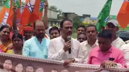 मेदिनीनगर (डालटनगंज): मेदनीनगर में हेमंत सरकार के खिलाफ भाजपा का आक्रोश प्रदर्शन, भ्रष्टाचार और विधि-व्यवस्था पर हुई जमकर नारेबाजी