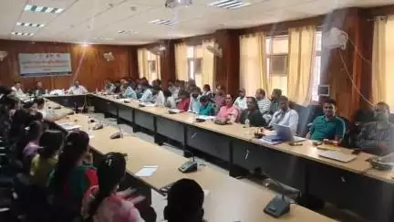 रुद्रप्रयाग: मुख्य विकास अधिकारी की अध्यक्षता में ग्रामीण आजीविका मिशन एवं ग्रामीण उद्यम वेग वृद्धि परियोजना की समीक्षा बैठक हुई