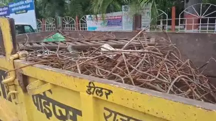 हरदा: नगर पालिका ने लोहा चोरी करते हुए एक ट्रैक्टर को किया ज़ब्त