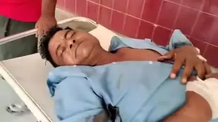 मुरादाबाद: कटघर थाना क्षेत्र में तेज रफ़्तार ट्रक ने बाइक सवार को रौंदा, इलाज के लिए जिला अस्पताल में भर्ती