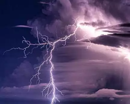 झारखंड के इस गांव में सालभर में 500 से ज़्यादा बार गिरती है बिजली, जानिए क्या है इसकी वजह
