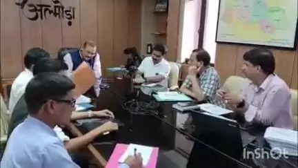 अल्मोड़ा: कलेक्ट्रेट में डीएम ने ड्रेनेज सिस्टम के कार्यों की समीक्षा की, लापरवाही पर ठेकेदार के खिलाफ कार्रवाई के निर्देश दिए