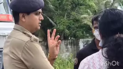 കൊച്ചി: ഇടക്കൊച്ചിയിൽ യുവാവിനെ വാനിൽ മരിച്ച നിലയിൽ കണ്ട സംഭവം കൊലപാതകം, വനിതാ സുഹൃത്തും ഭർത്താവും കസ്റ്റഡിയിൽ