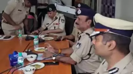 हुज़ूर: पुलिस कमिश्नर कार्यालय में DGP कैलाश मकवाना ने वरिष्ठ पुलिस अधिकारियों के साथ की समीक्षा बैठक