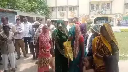 गोपद बनास: सीधी जिले के धनखोरी में उचित मूल्य की दुकान में चोरी, ग्रामीणों ने कलेक्टर से की शिकायत