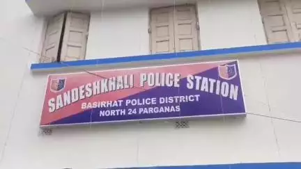 সন্দেশখালি ২: যাত্রী তোলাকে কেন্দ্র করে মারামারির ঘটনায় তুষখালি থেকে আটক টোটো চালক