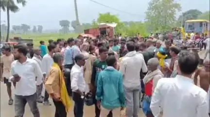 रोह: समरैठा गांव में शौच करने गए ओझा की चाकू मारकर हत्या, स्थानीय लोगों ने किया रोड जाम