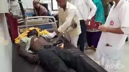हाथरस: गांव नगला दया में तारों में आ रहे करंट से चिपककर युवक हुआ घायल, जिला अस्पताल में हुई मौत