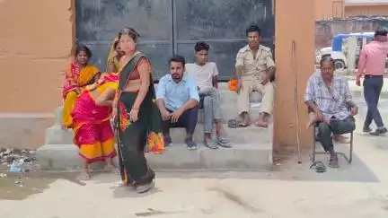 बेतिया: नूराखाप नया टोला में संदिग्ध स्थिति में किशोरी की हुई मौत, परिजनों ने हत्या का लगाया आरोप