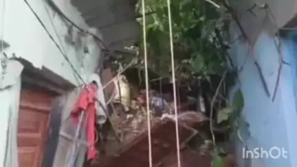 भिवंडी: भिवंडी परिसराच्या गायत्री नगर येथे दरड कोसळल्याने पाच ते सहा घरांचे नुकसान, रहिवाशांचे केले स्थलांतर